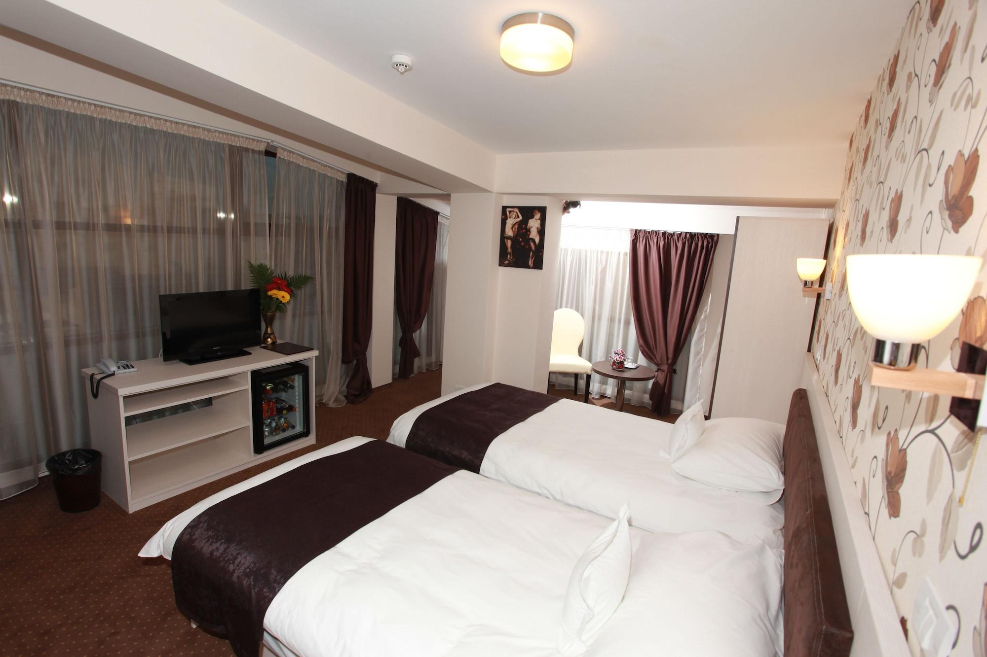 Hotel West Plaza 3*