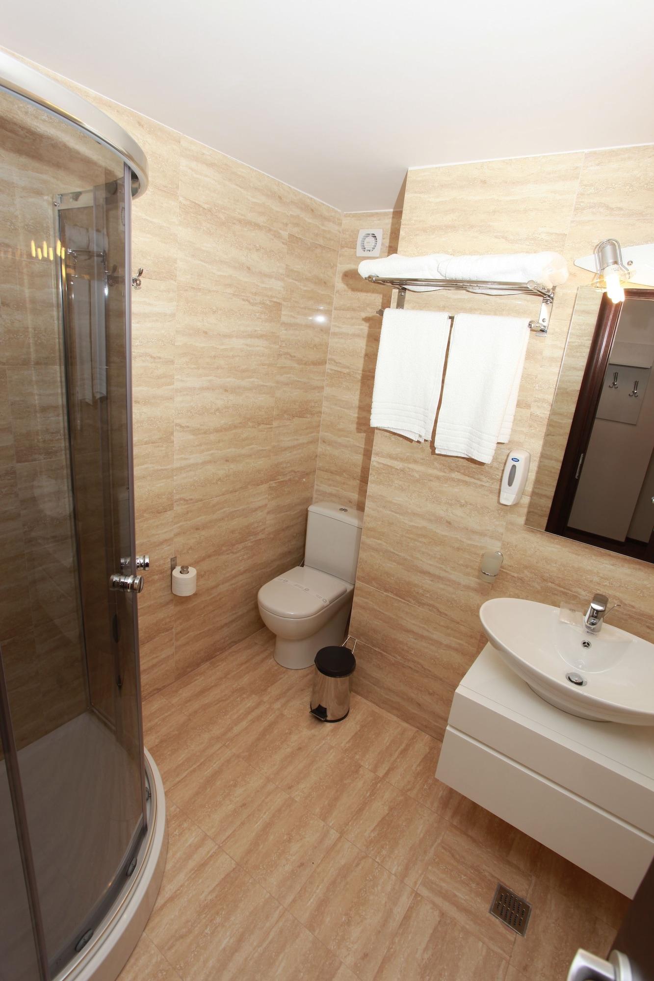 West Plaza 3*