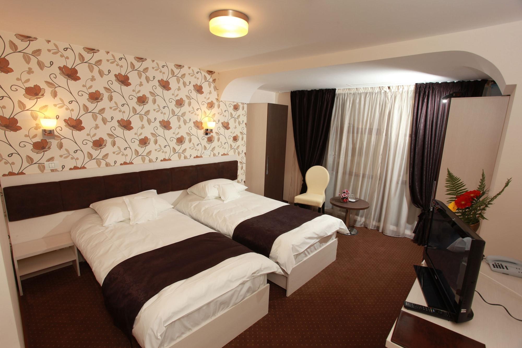 West Plaza Hotel 3*