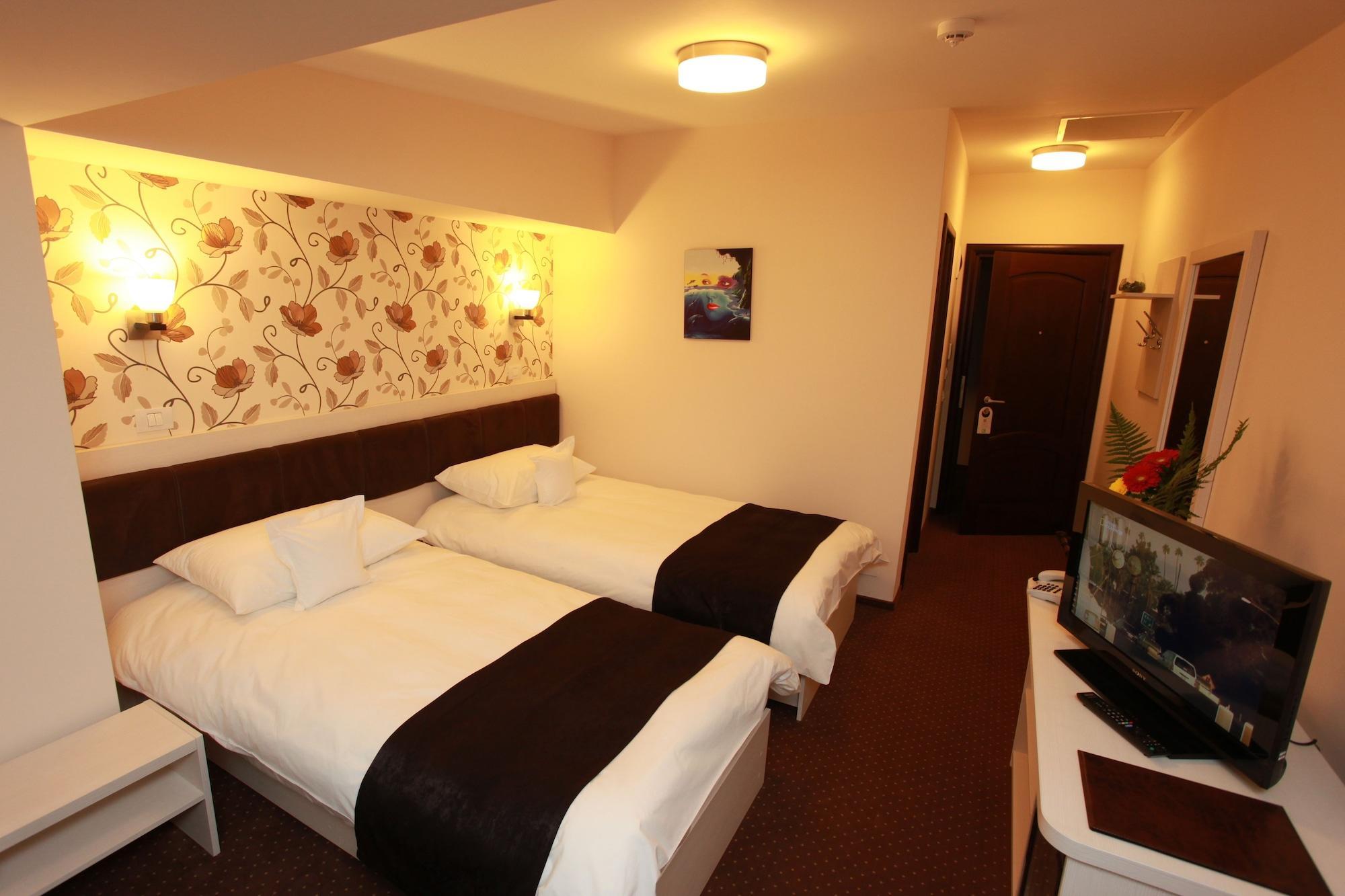 West Plaza Hotel 3*