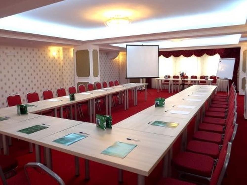 West Plaza 3* Bucarest