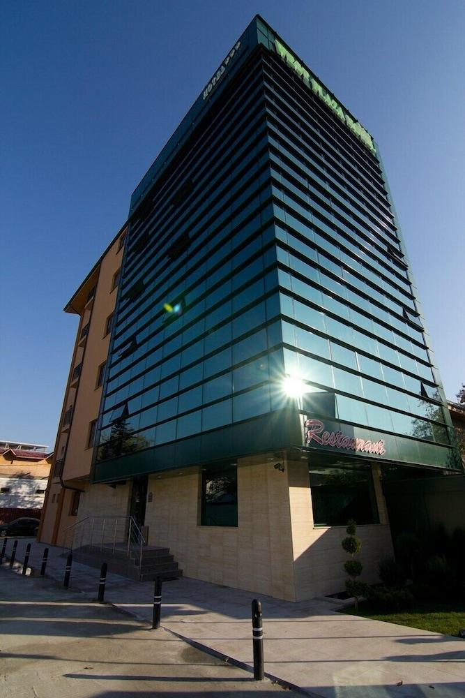 West Plaza Bucarest