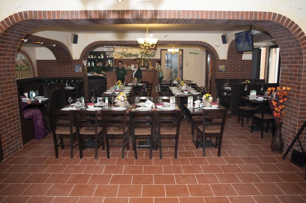 West Plaza 3*