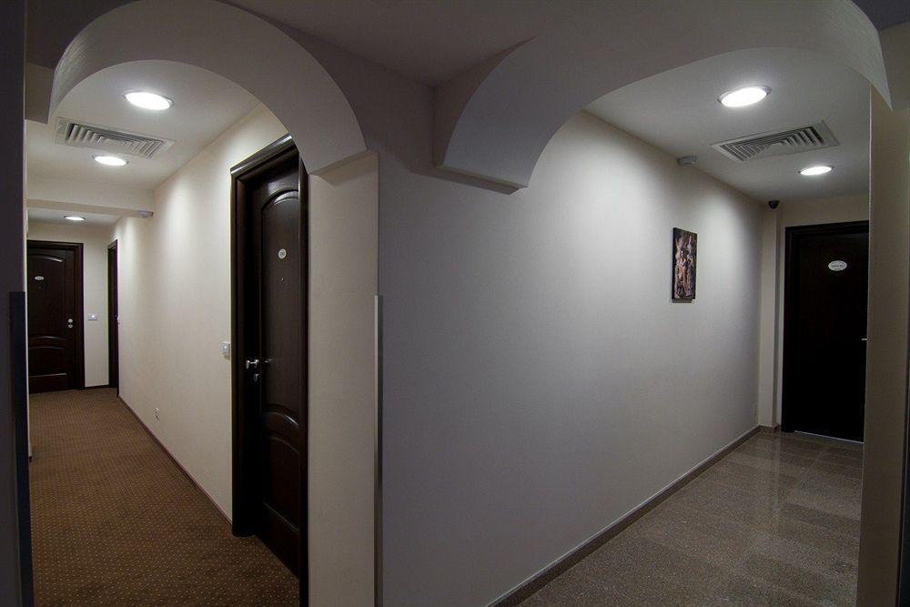 West Plaza 3*
