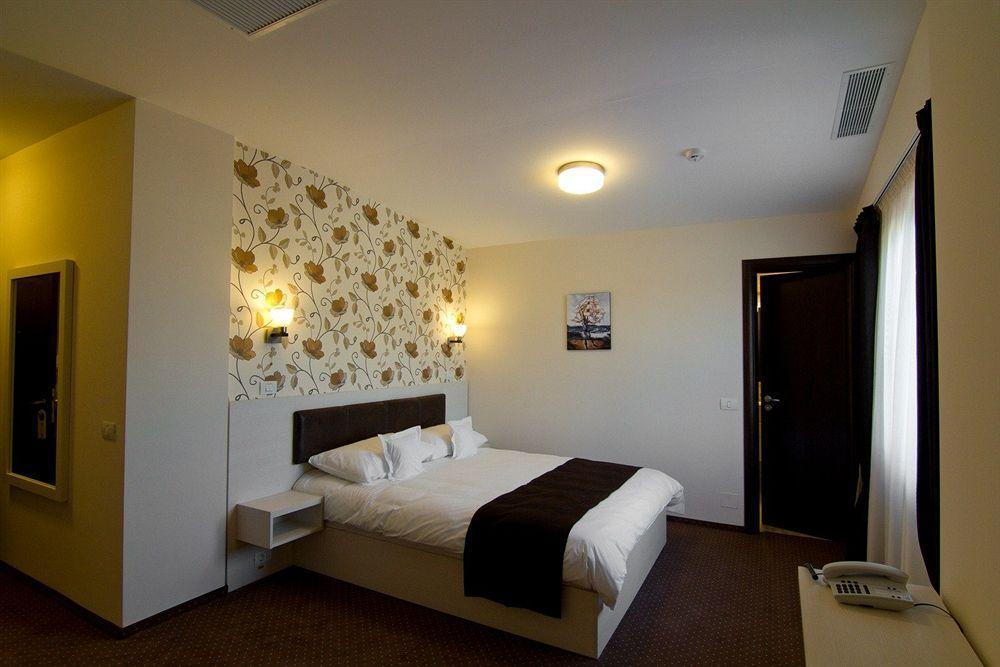 West Plaza Hotel