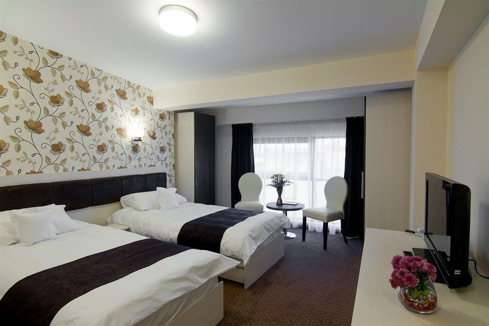 West Plaza 3*