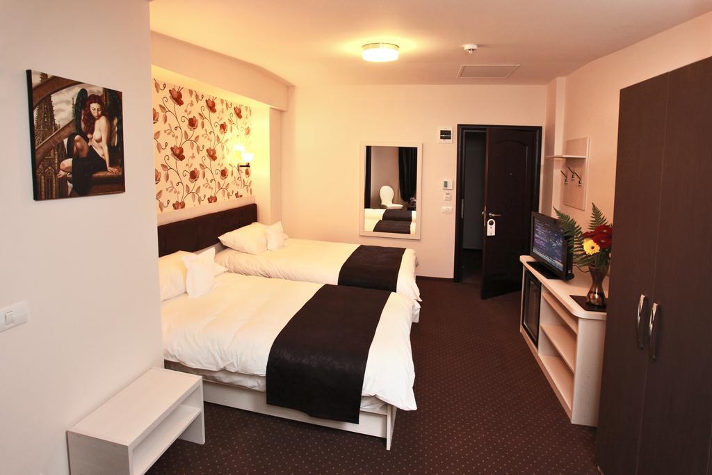 Hotel West Plaza 3*