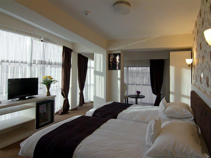 Hotel West Plaza 3*