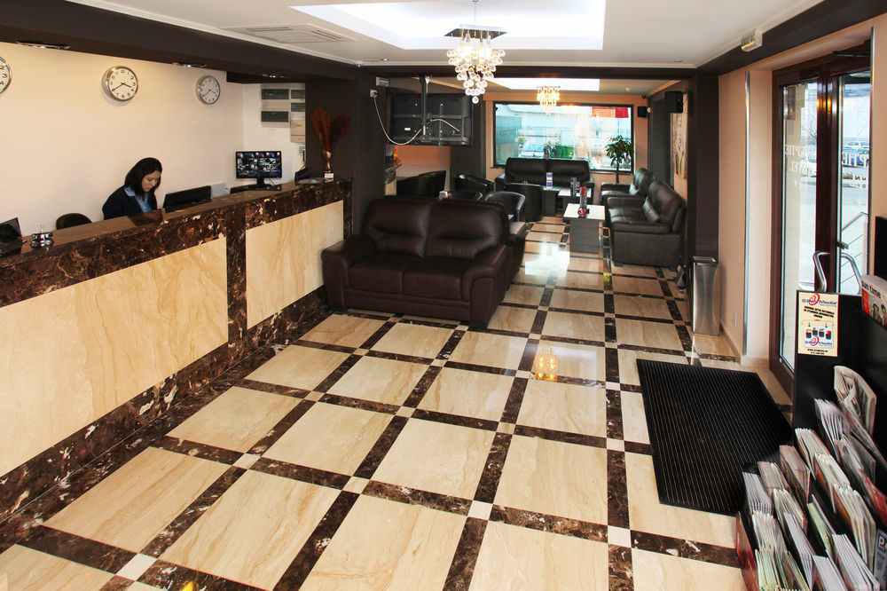 West Plaza 3* Bucarest