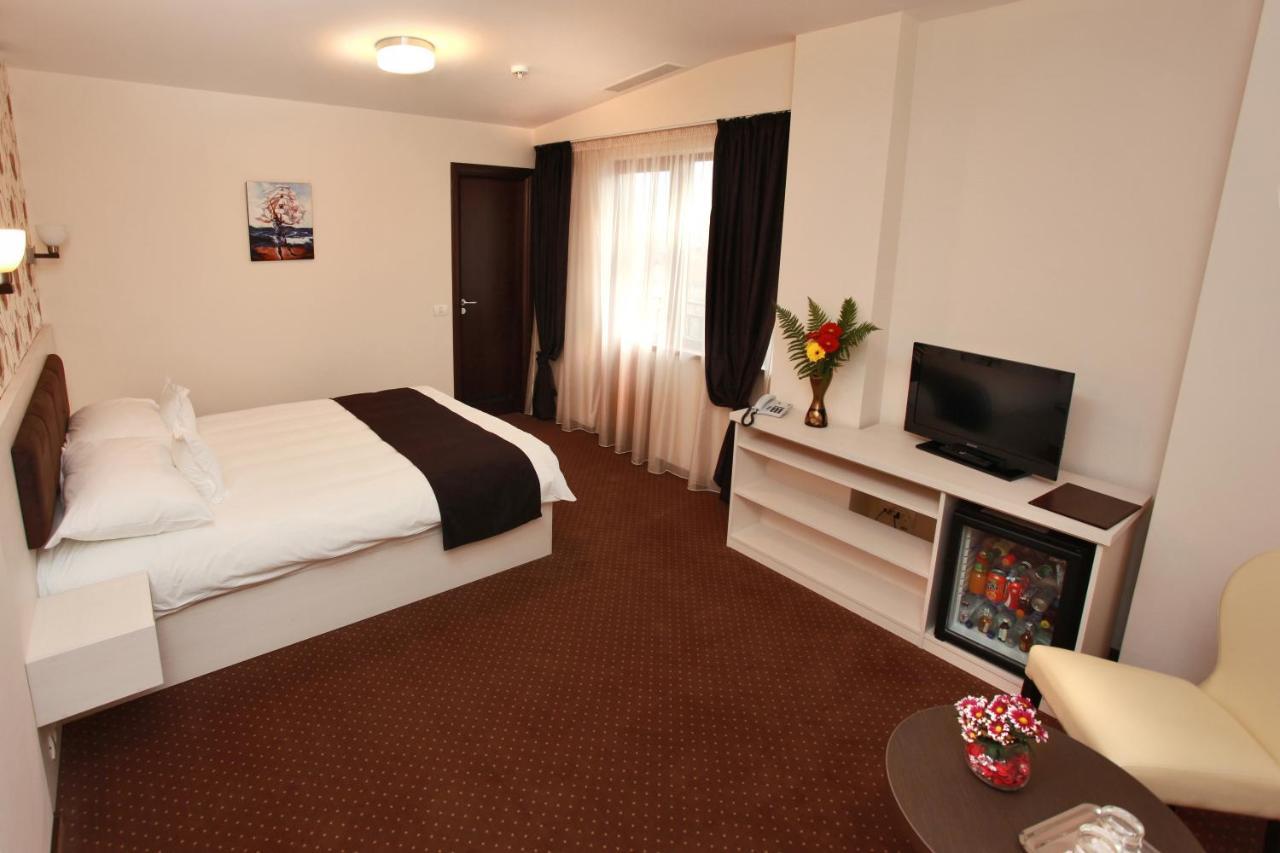 Hotel West Plaza